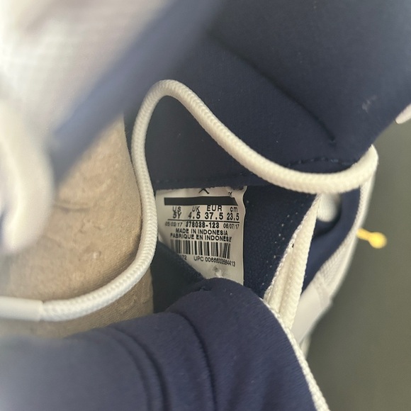 Air Jordan 11 Retro “Win Like ’82” - Size 5Y - Good Condition - Picture 11 of 15